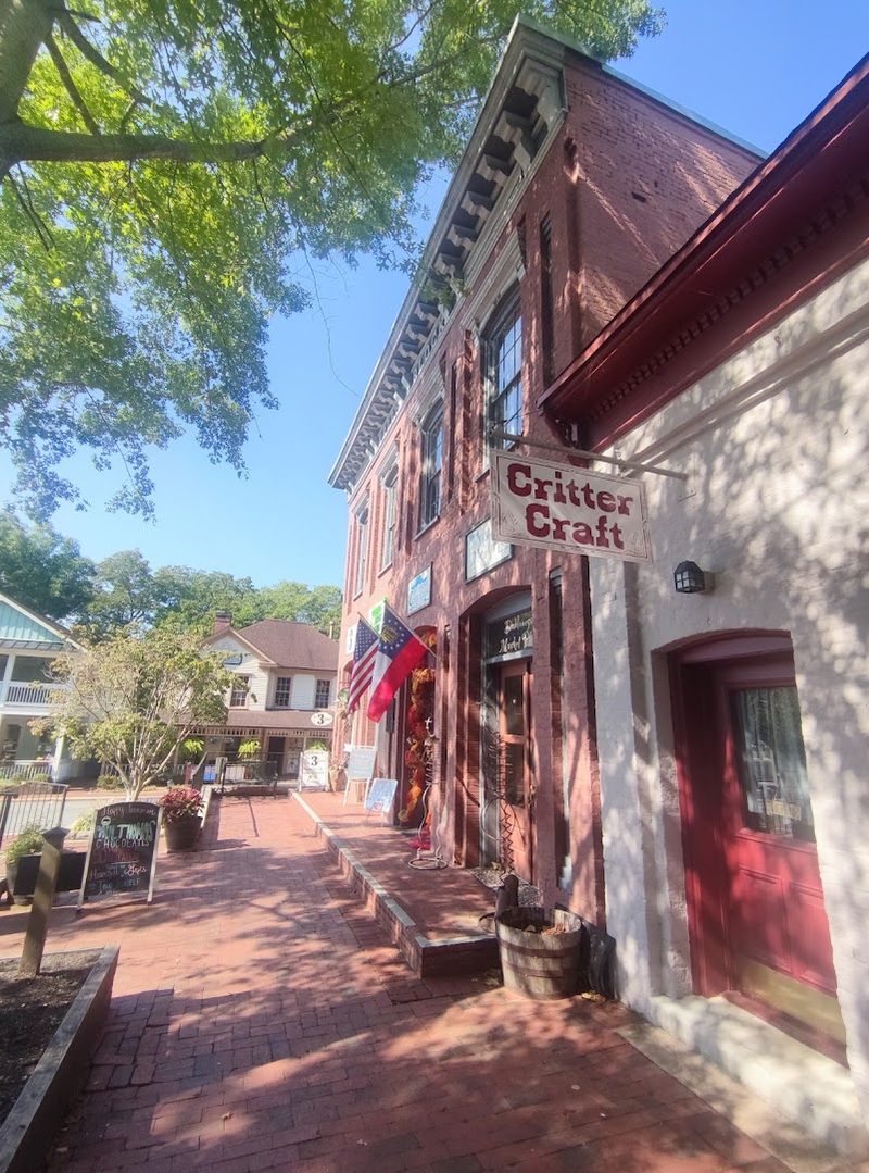 Art Galleries and Local Crafts