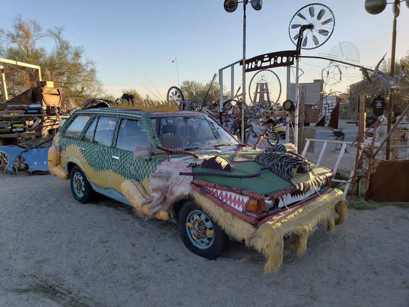 Art Made Entirely From Junk and Waste Art Made Entirely From Junk and Waste