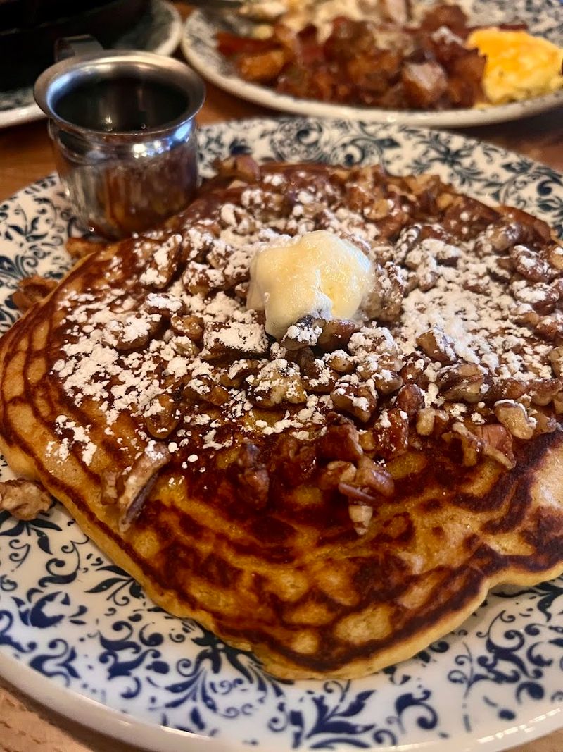 Banana Pudding Pancakes That Blur Breakfast and Dessert