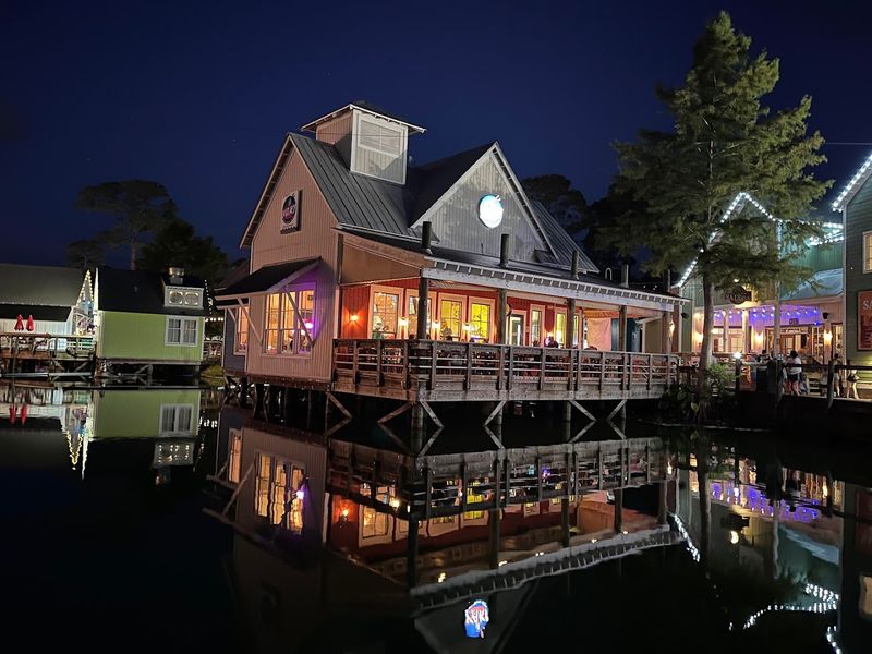 Bars and Nightlife With a Laid-Back Gulf Coast Vibe
