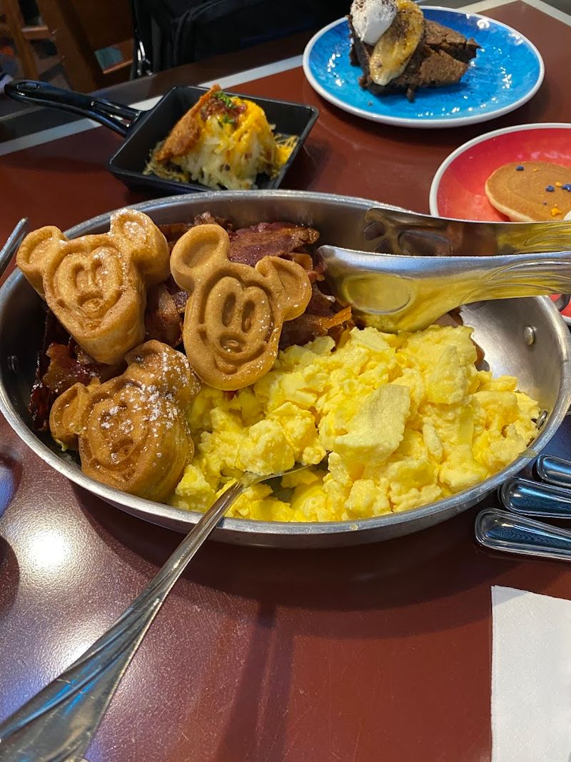 Beignets and Banana Foster French Toast: The Brunch Stars