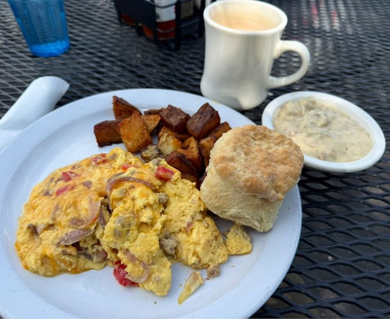 Biscuits and Gravy That Hit the Spot Every Time Biscuits and Gravy That Hit the Spot Every Time