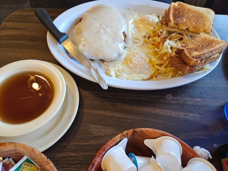 Biscuits and Gravy Worth Waking Up Early For Biscuits and Gravy Worth Waking Up Early For