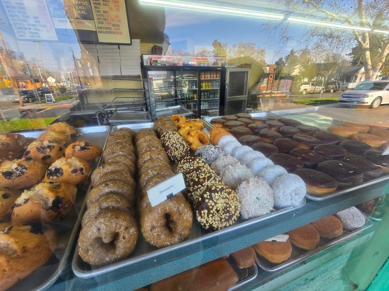 Blueberry Donuts That Keep Fans Raving