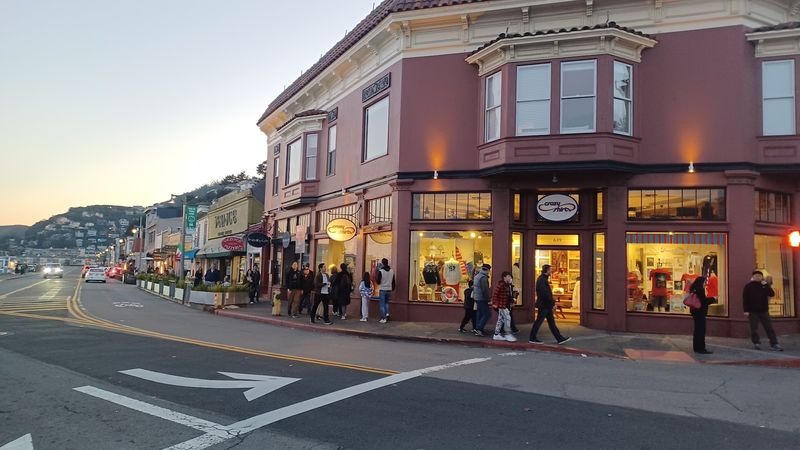 Boutique Shopping Along Bridgeway