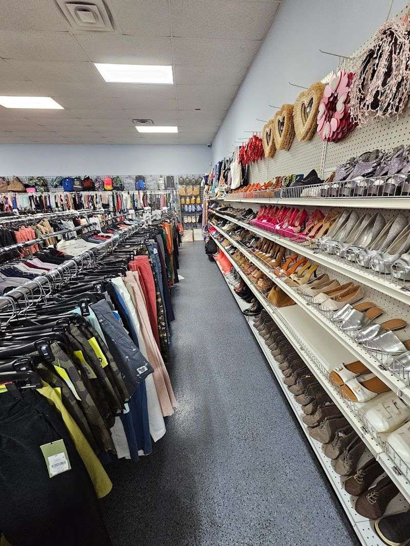 Brand-Name Overstock From Major Retailers Like Target Brand-Name Overstock From Major Retailers Like Target