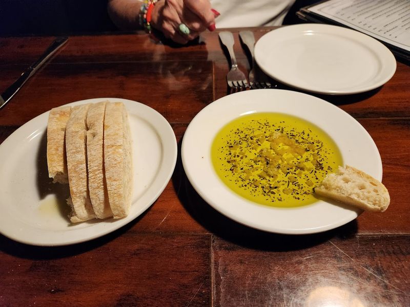 Bread and Olive Oil That Sets the Stage Bread and Olive Oil That Sets the Stage