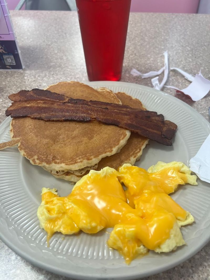Breakfast Served Fresh Every Single Day Breakfast Served Fresh Every Single Day
