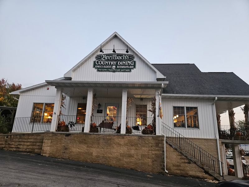 Breitbach's Country Dining - Sherrill, Iowa