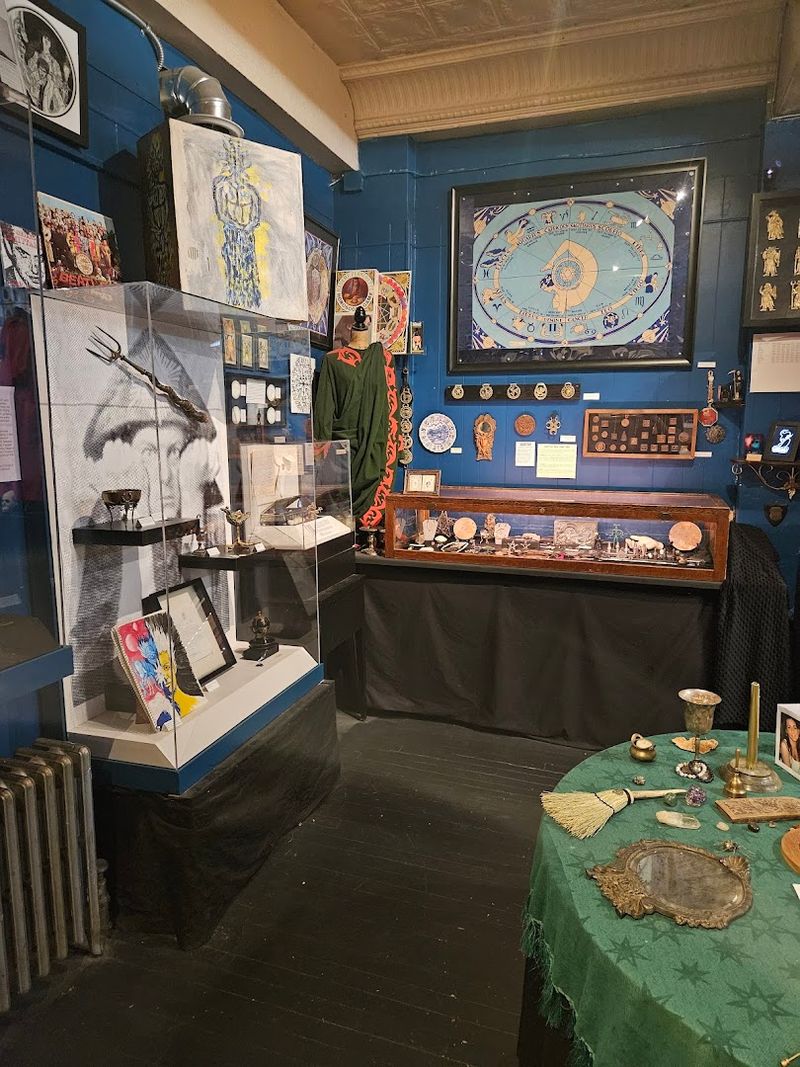 Brion Gysin's Dream Machine — A Surreal Highlight Brion Gysin's Dream Machine — A Surreal Highlight