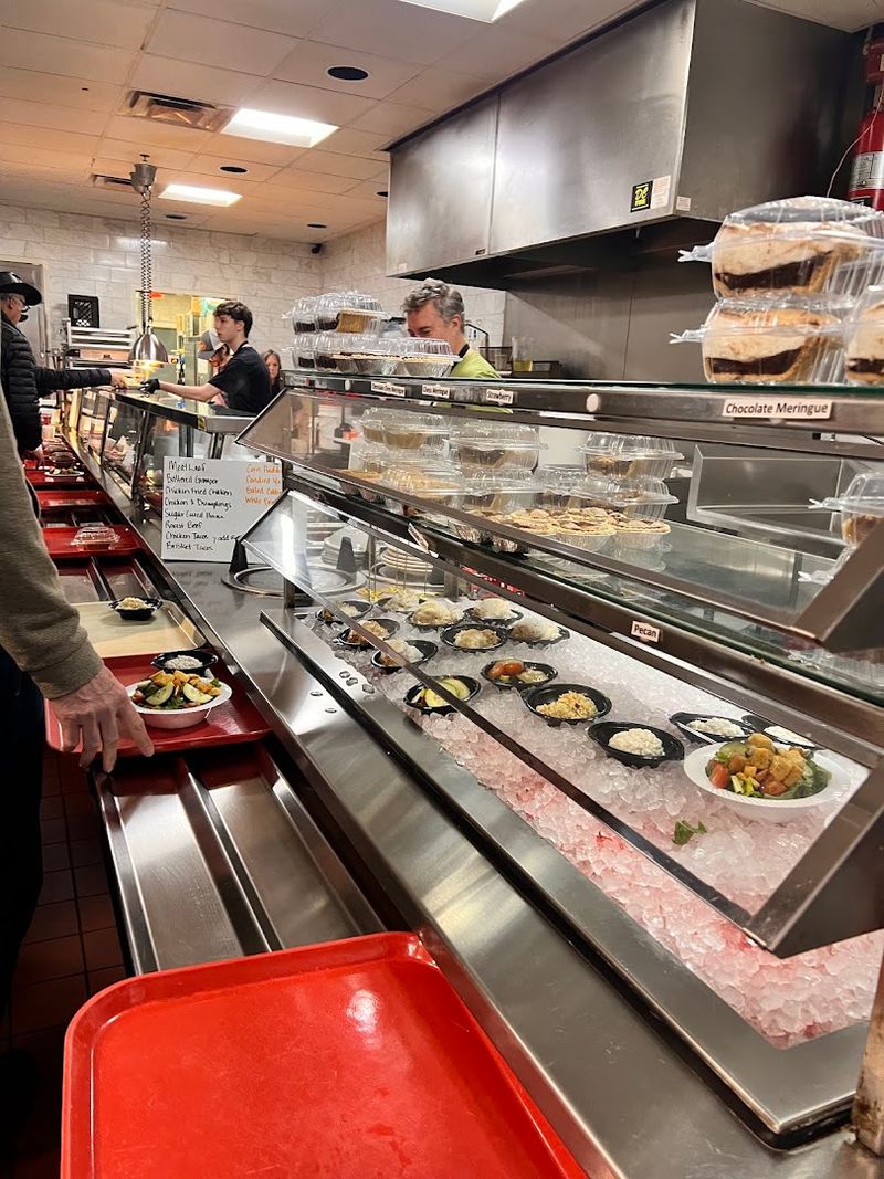 Cafeteria-Style Ordering That Feels Surprisingly Charming