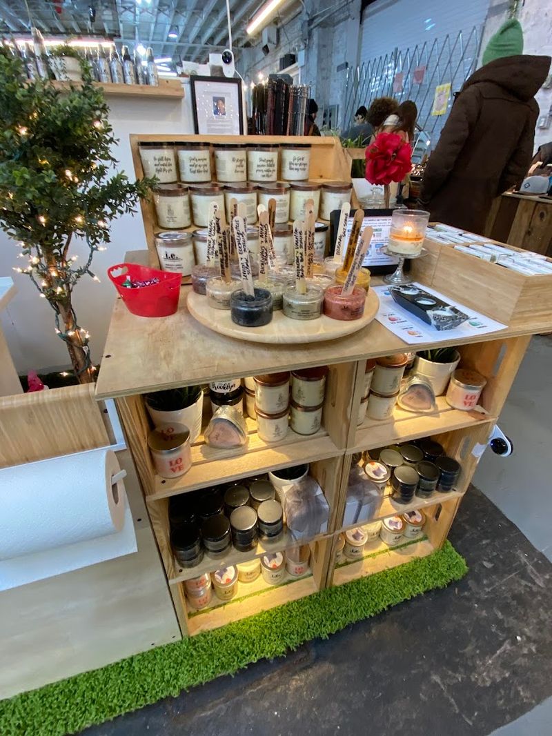 Candles and Home Decor With a Handcrafted Touch Candles and Home Decor With a Handcrafted Touch