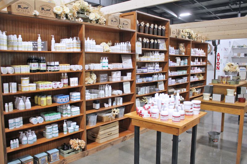 Candles and Scented Goods That Fill Your Home With Warmth