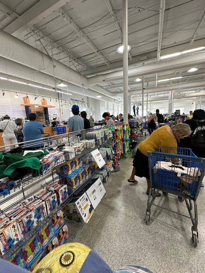 Checkout Lines and Staffing During Busy Hours