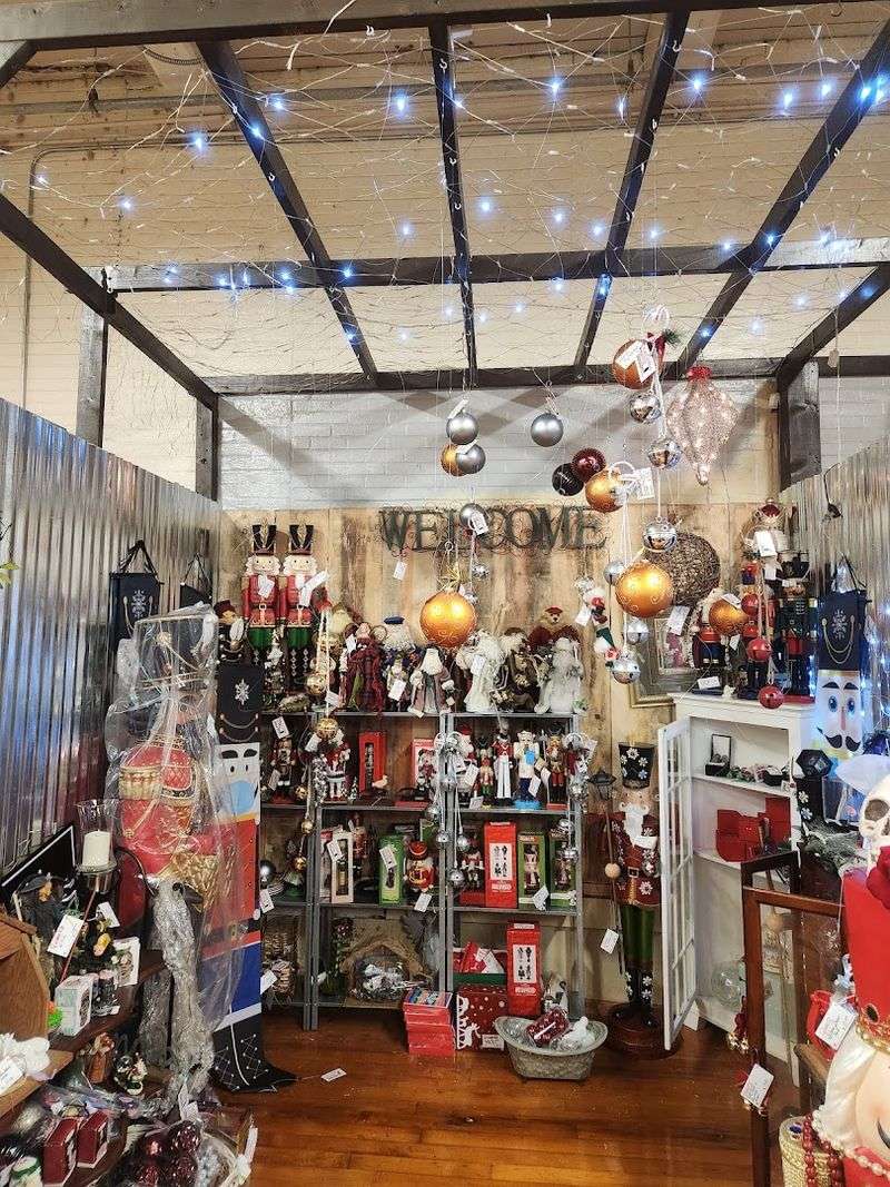 Christmas and Seasonal Decor Rooms That Dazzle