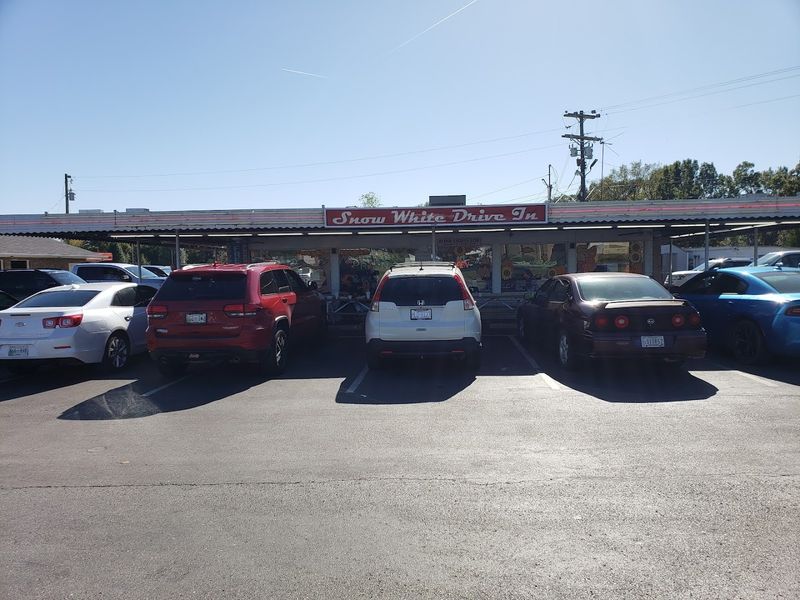 Classic Car Cruise-Ins on Saturday Evenings Classic Car Cruise-Ins on Saturday Evenings