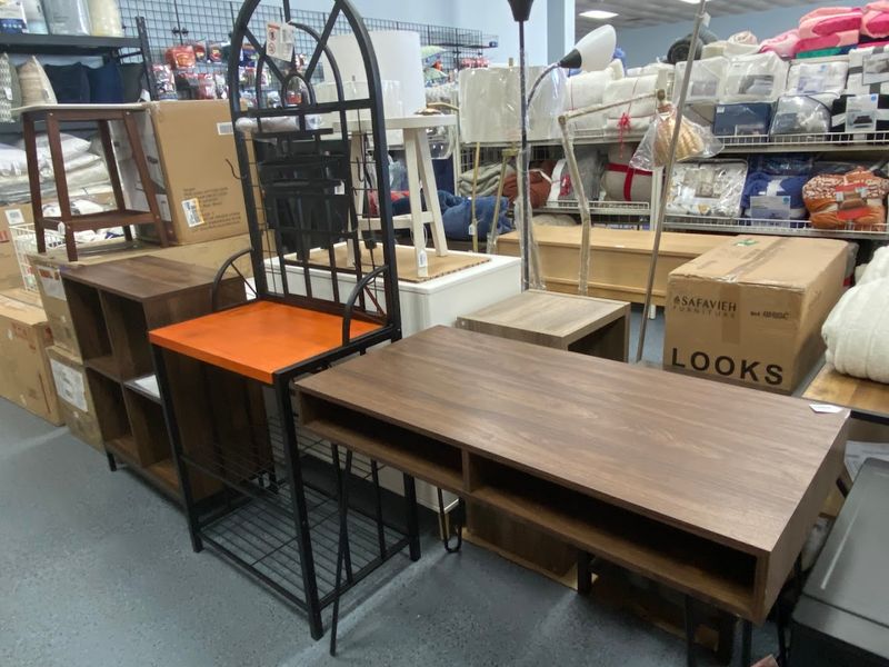 Classroom and Home Furnishing on a Teacher's Budget Classroom and Home Furnishing on a Teacher's Budget