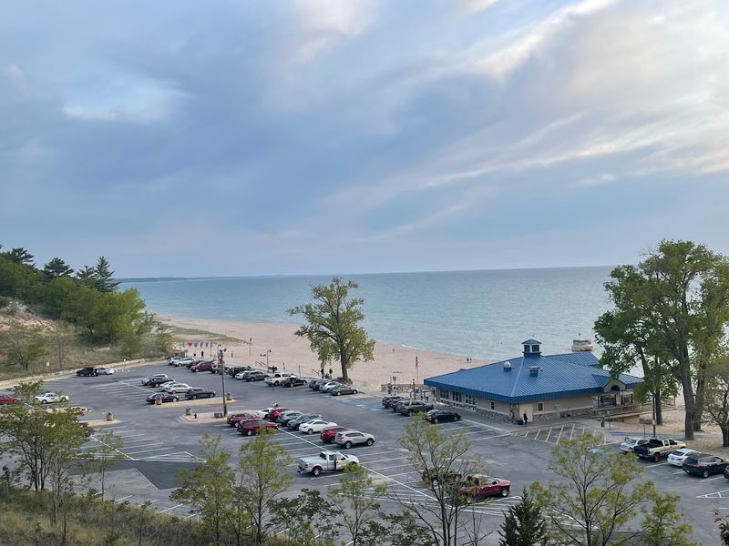 Clean Facilities and Rinse Stations on the Beach