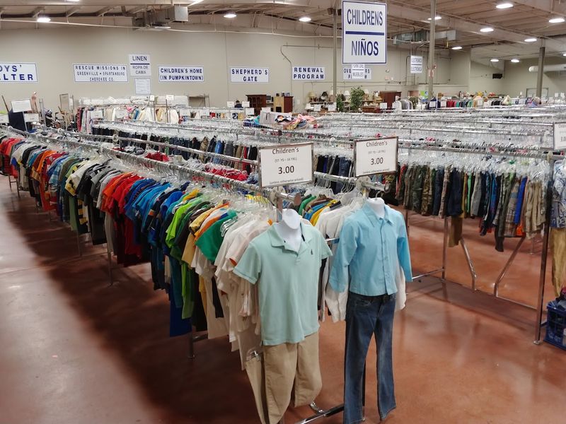 Clothing Deals That Keep Fashionistas Coming Back