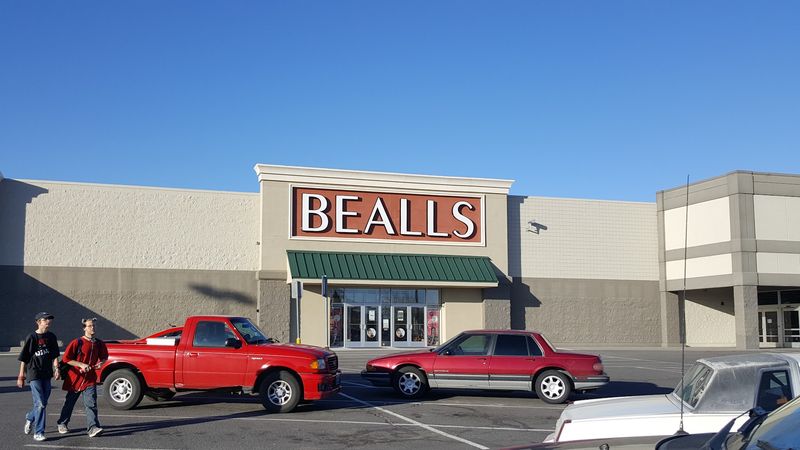 Clothing Deals That Will Make You Look Twice Clothing Deals That Will Make You Look Twice