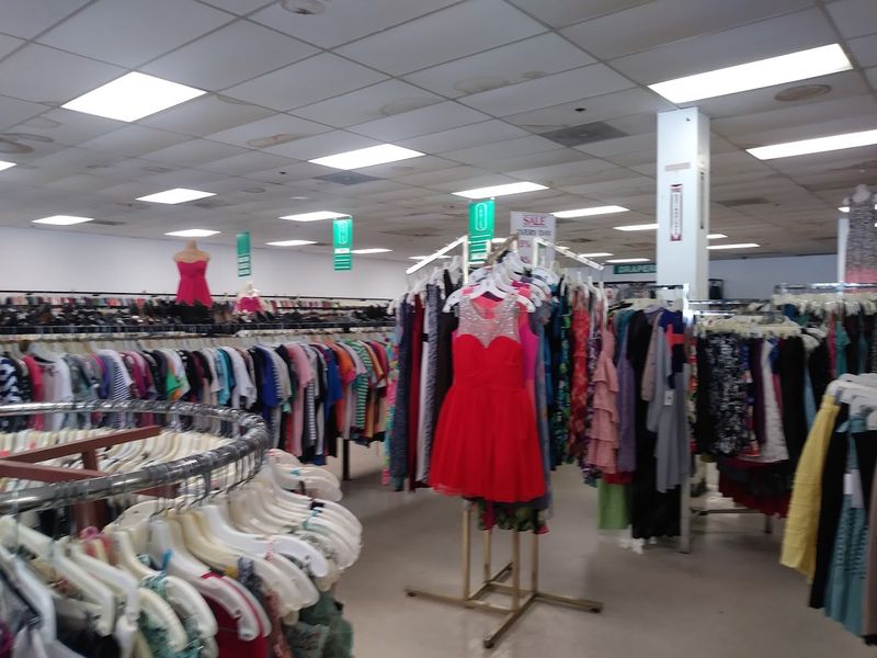Clothing Finds That Look Practically Brand New Clothing Finds That Look Practically Brand New