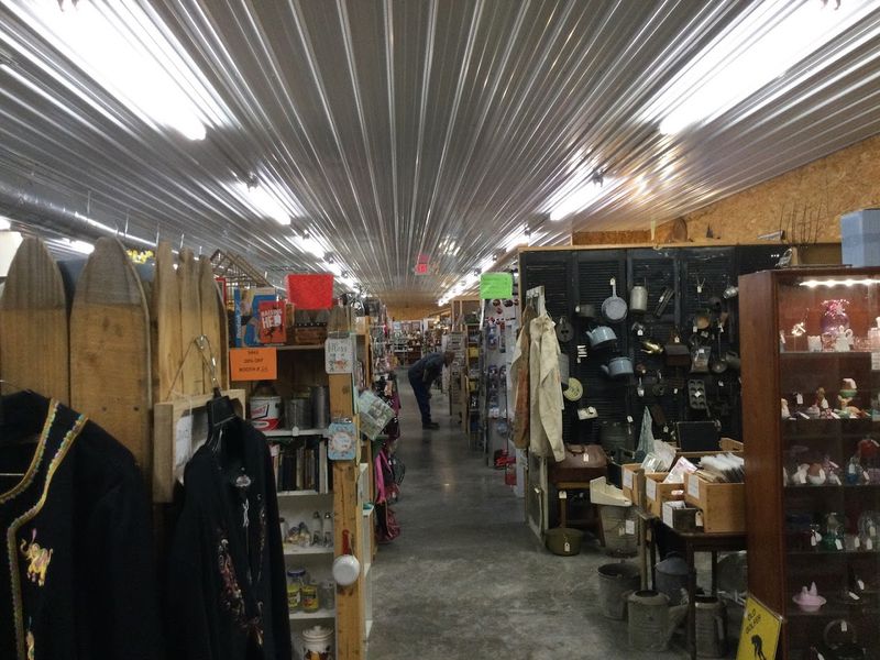 Clothing and Accessories With Vintage Style Clothing and Accessories With Vintage Style