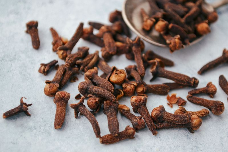 Cloves Cloves