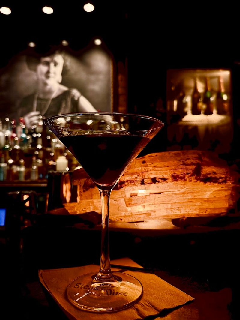 Cocktails and Drinks That Complement the Whole Experience