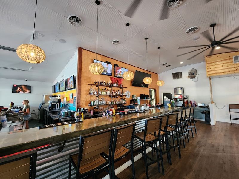Cold Drinks, Great Beer, and a Bar That Knows How to Deliver