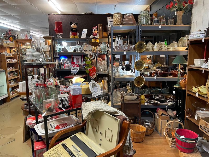 Connection to Smoky Mountain Knife Works Relic Room