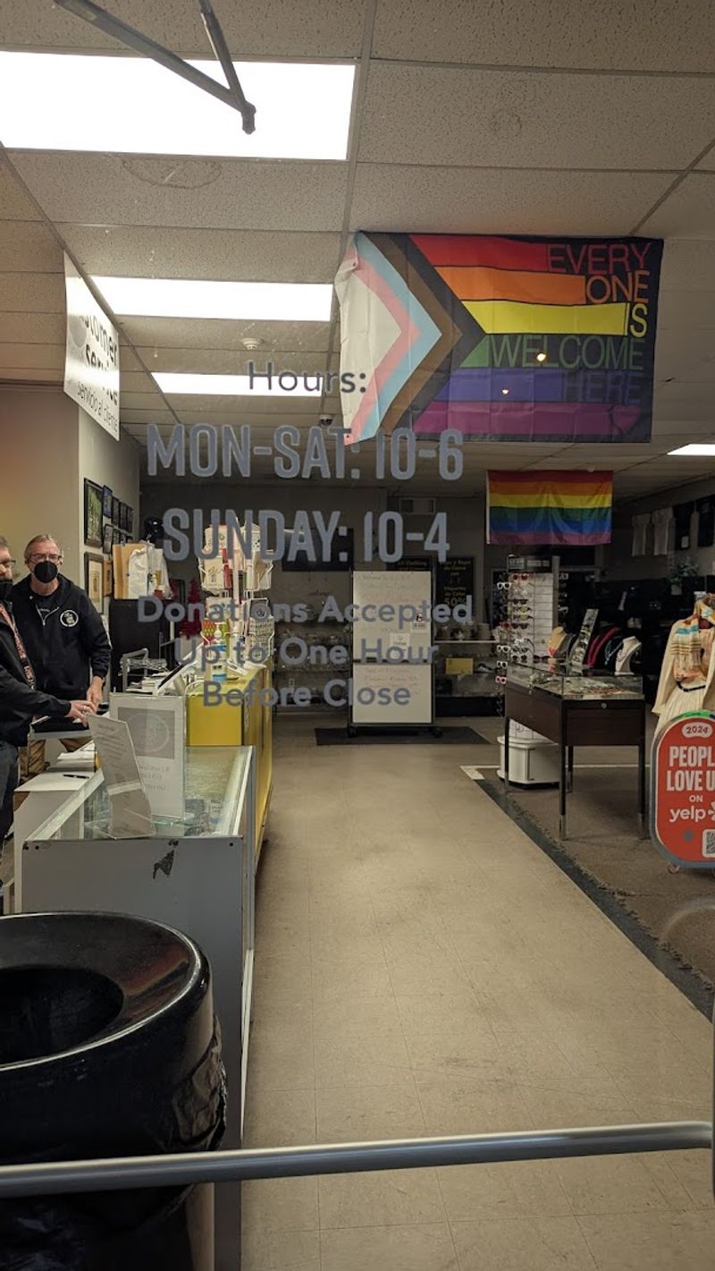 Convenient Hours for Weekday and Weekend Shoppers Convenient Hours for Weekday and Weekend Shoppers