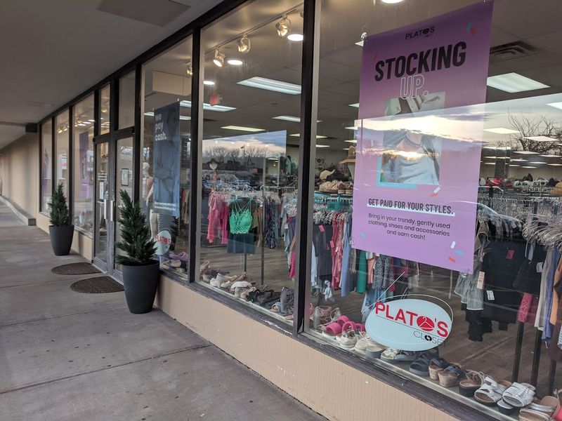 Convenient Location and Extended Store Hours