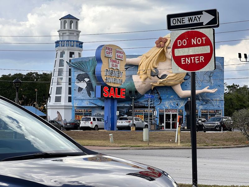 Convenient Location and Long Hours Convenient Location and Long Hours