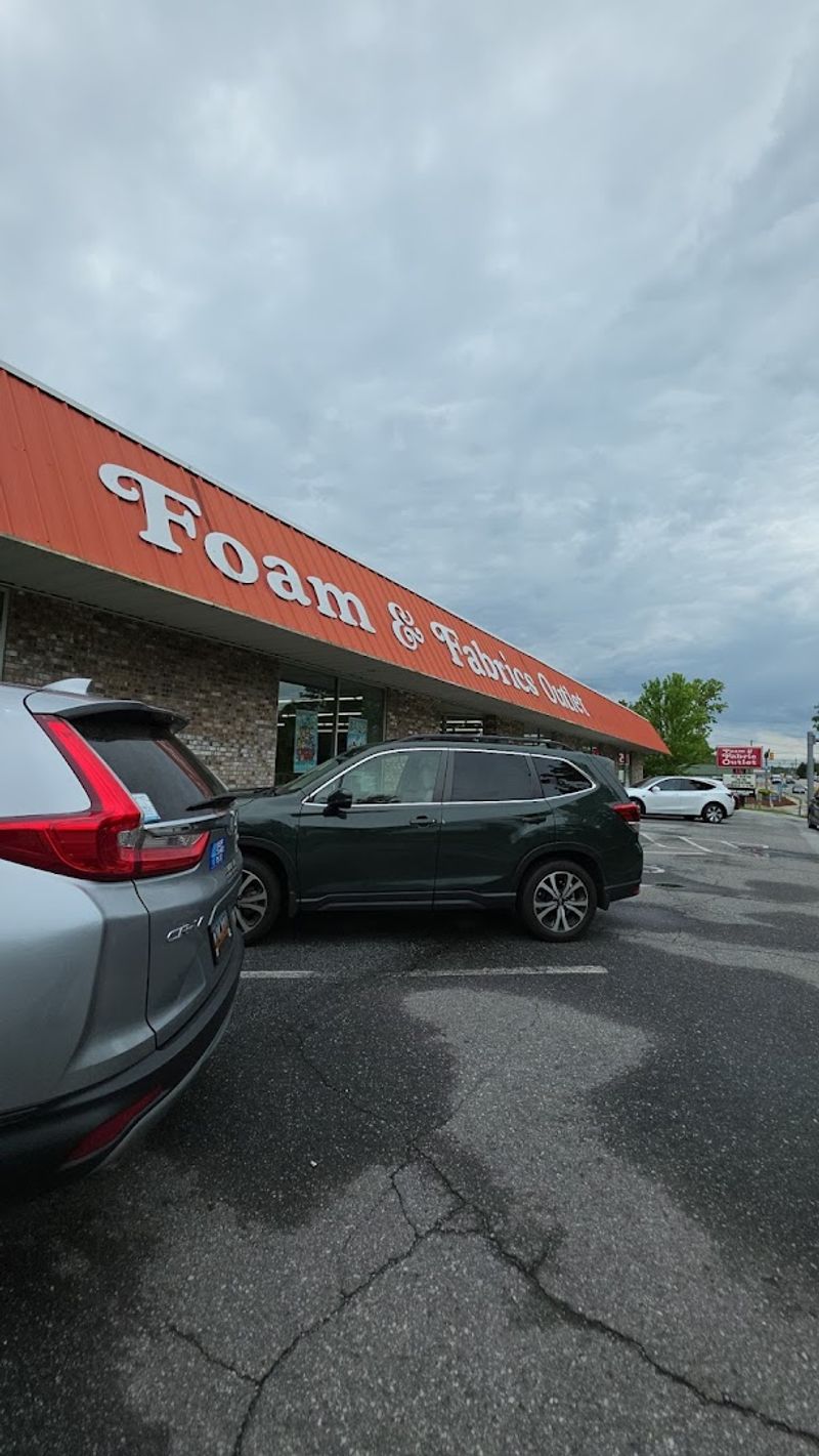 Convenient Location and Store Hours Convenient Location and Store Hours