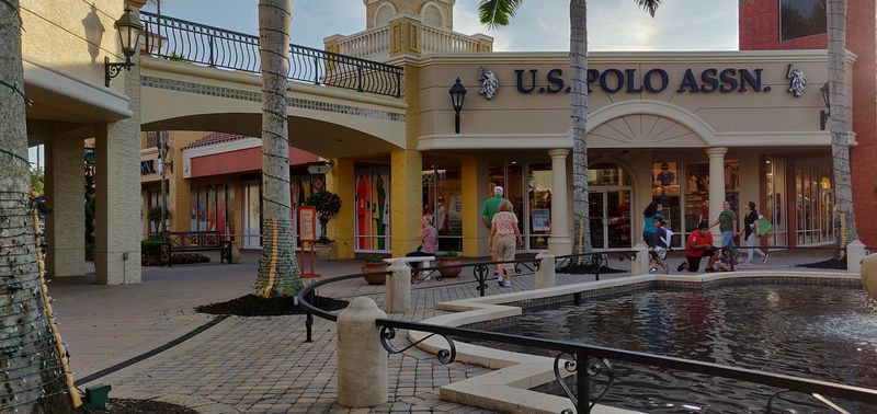 Convenient Location in the Heart of Southwest Florida Convenient Location in the Heart of Southwest Florida
