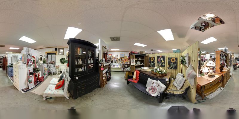 Conveniently Located Right Off the Highway