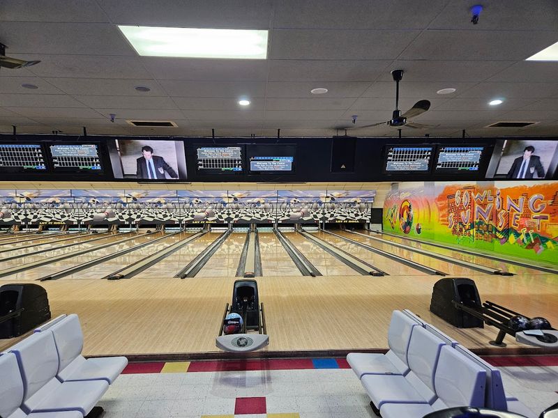 Cosmic Bowling Nights That Light Up the Lanes