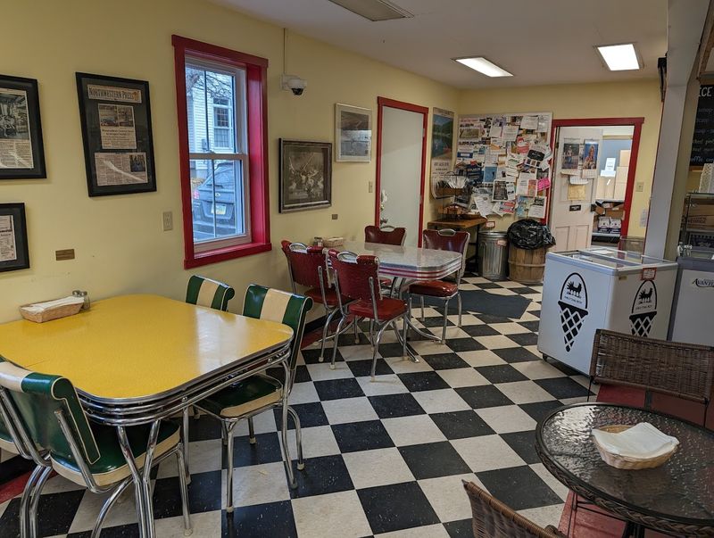Cozy Dine-In Area Perfect for a Relaxed Lunch Stop