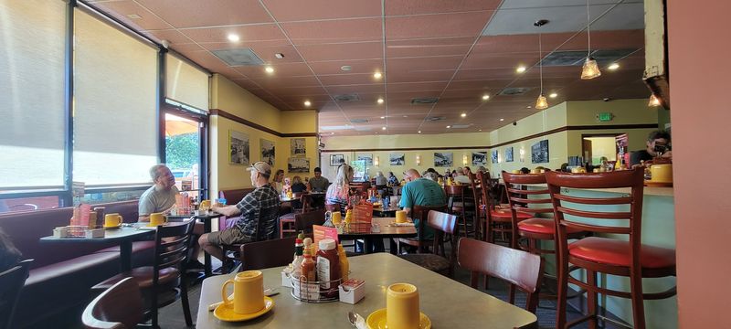 Cozy Diner Vibes With a Side of Nostalgia