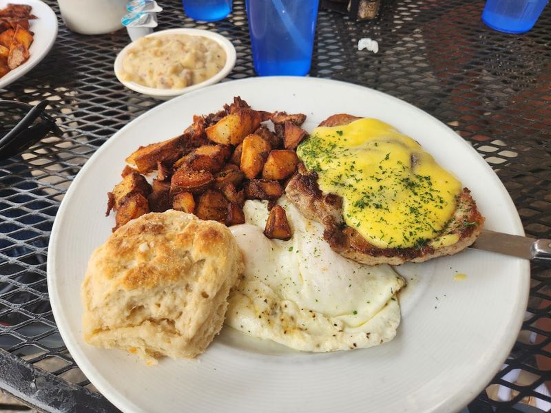 Crab Cake Eggs Benedict