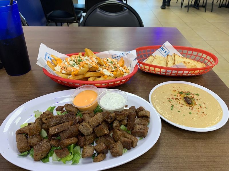 Creamy Hummus and Warm Pita That Hit the Spot