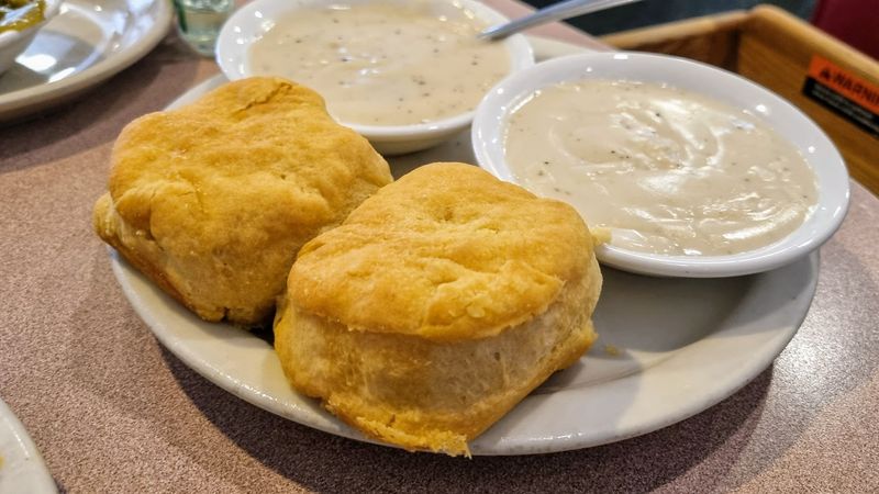 Creamy White Gravy That Sets the Bar High