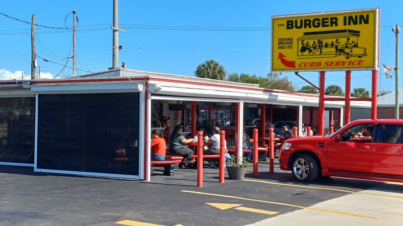 Curbside Service Straight Out of the 1950s