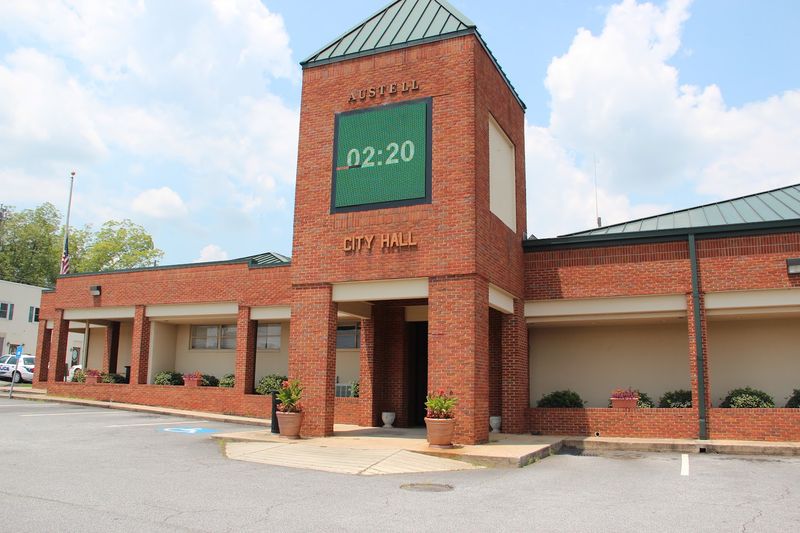 Easy Access to Atlanta Without the City Stress