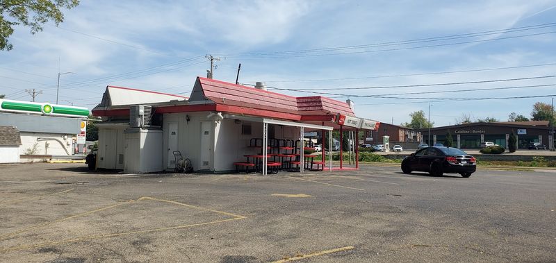 Easy Location With Plenty of Parking