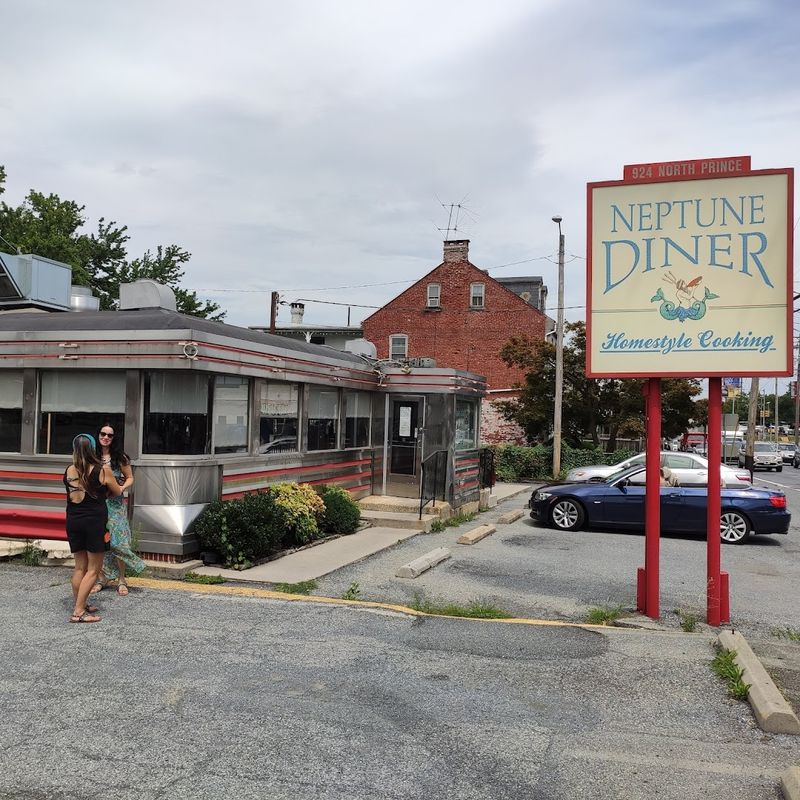Easy Parking and Convenient Location Easy Parking and Convenient Location