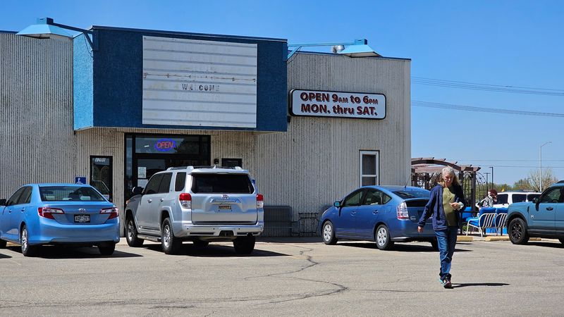 Easy Parking and a Convenient Location Easy Parking and a Convenient Location