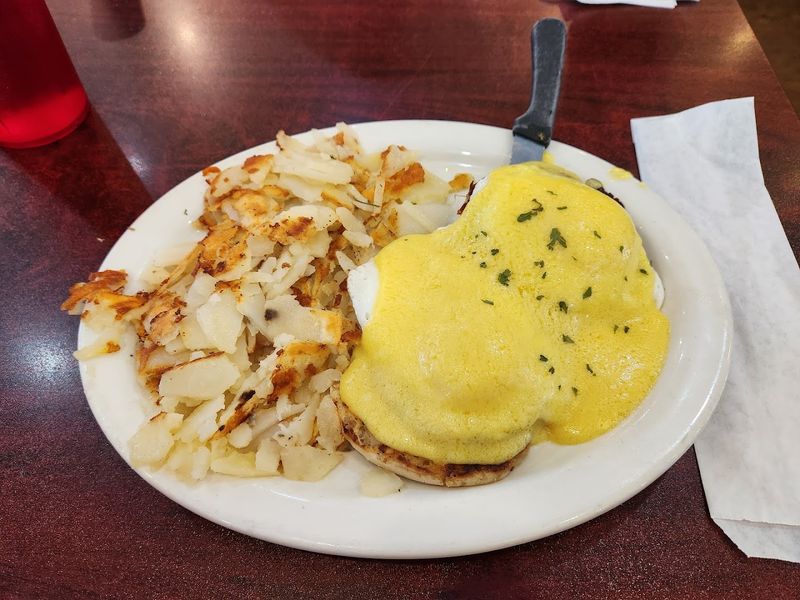 Eggs Benedict That Wows Even Passing Travelers