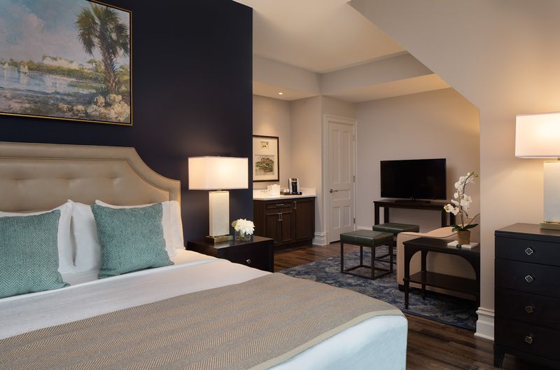 Elegant Rooms With Hardwood Floors And Refined Touches Elegant Rooms With Hardwood Floors And Refined Touches