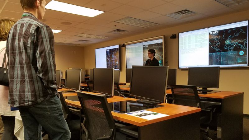 Engineering Labs That Push the Boundaries of Learning Engineering Labs That Push the Boundaries of Learning